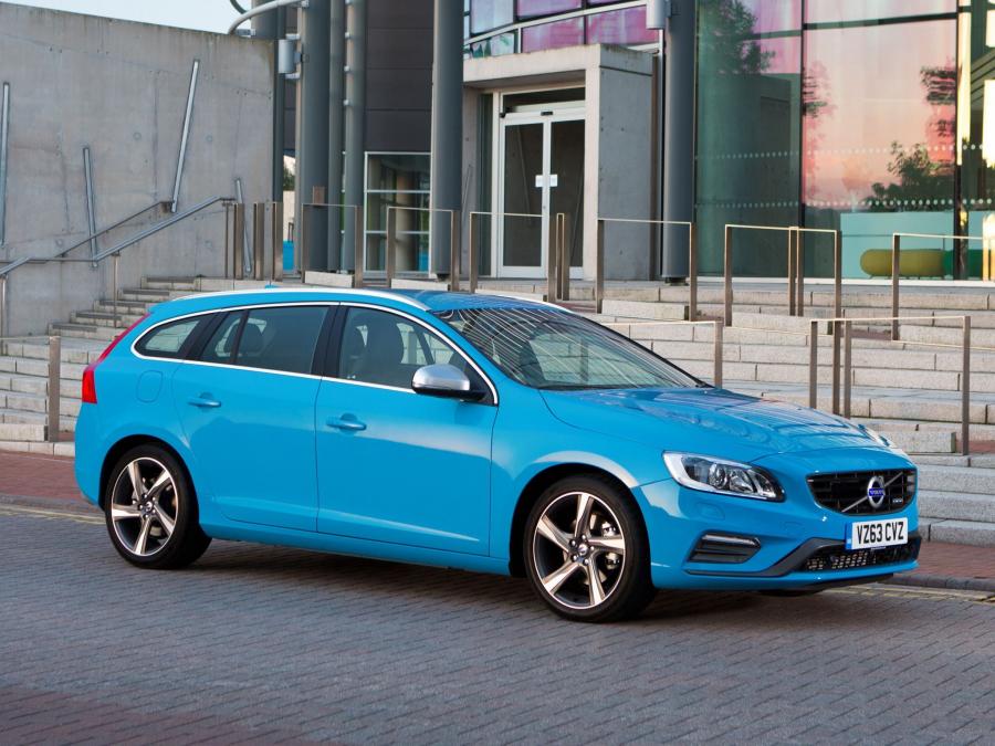  Volvo V60 R-Design 2013 года  (UK) (фото 12 из 14)